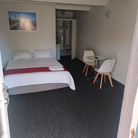 The Cave Motel 莱文 外观 照片