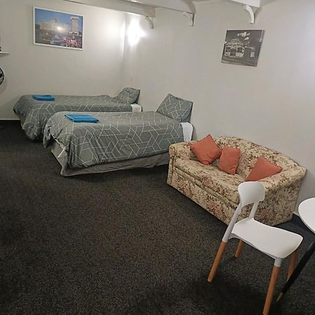 The Cave Motel 莱文 外观 照片