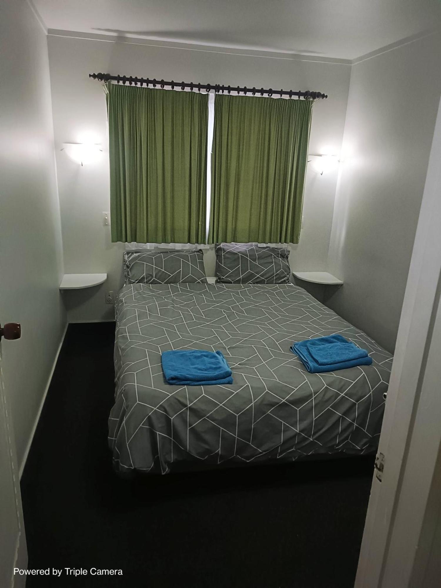 The Cave Motel 莱文 外观 照片