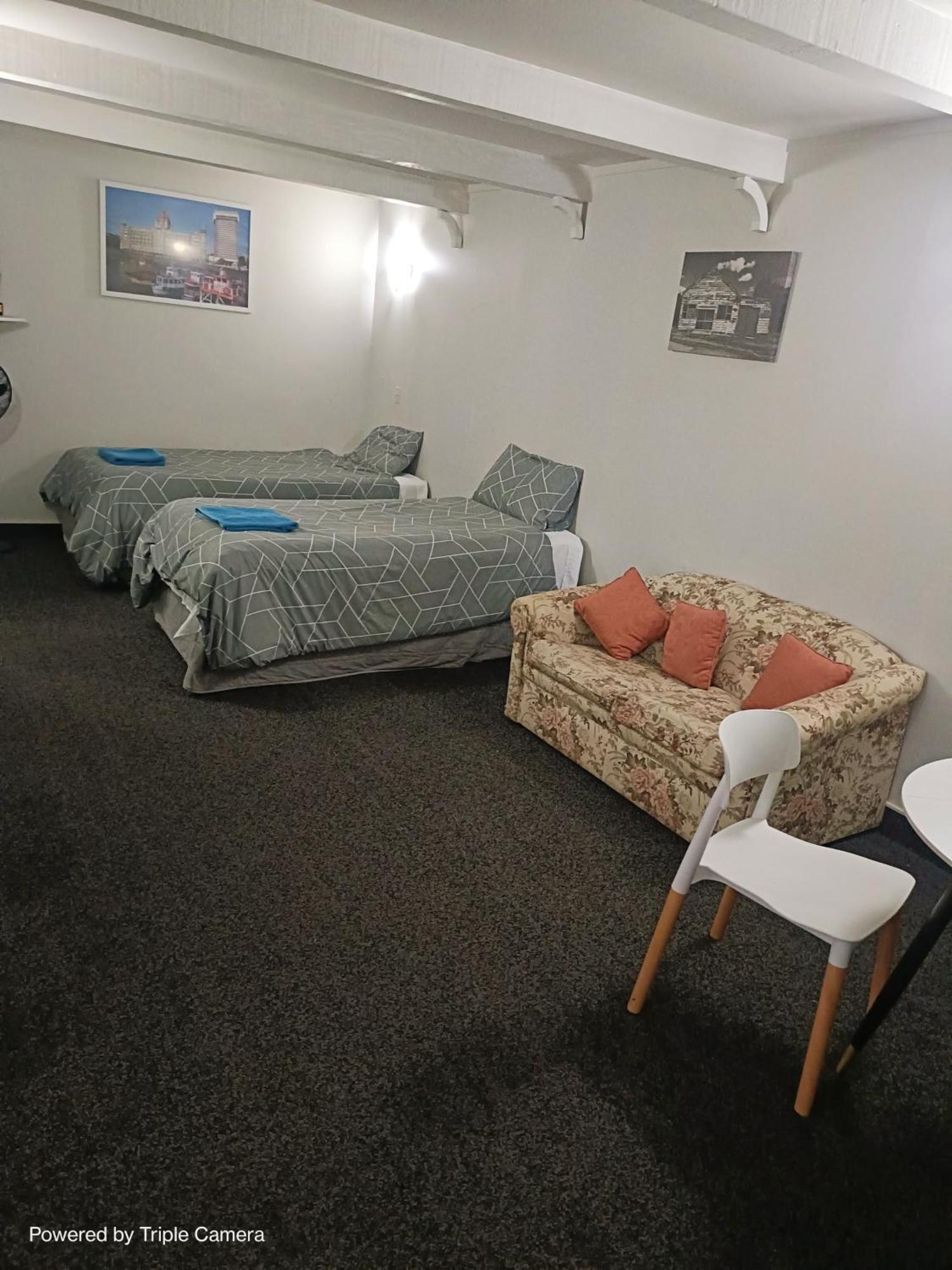The Cave Motel 莱文 外观 照片