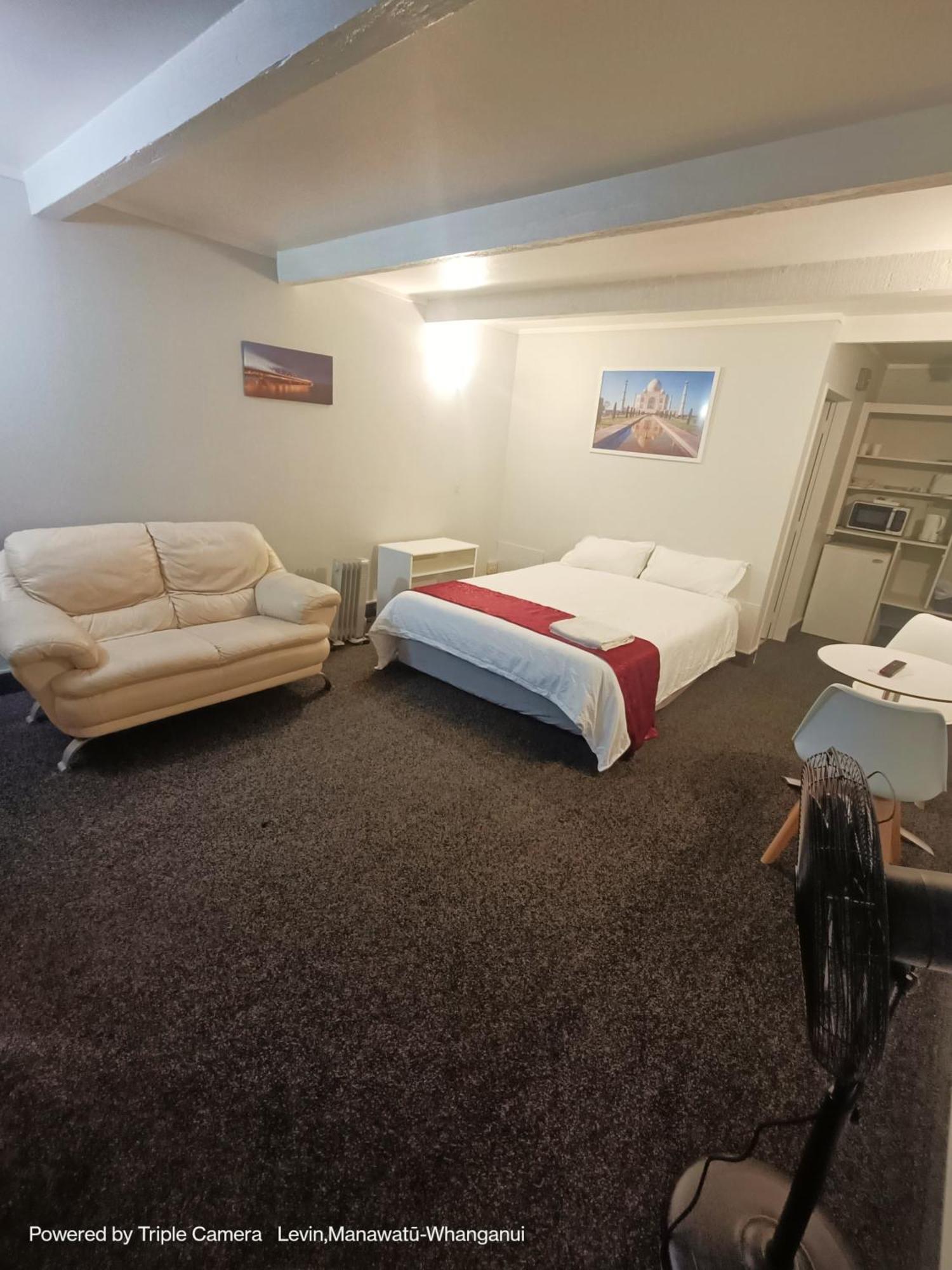 The Cave Motel 莱文 外观 照片