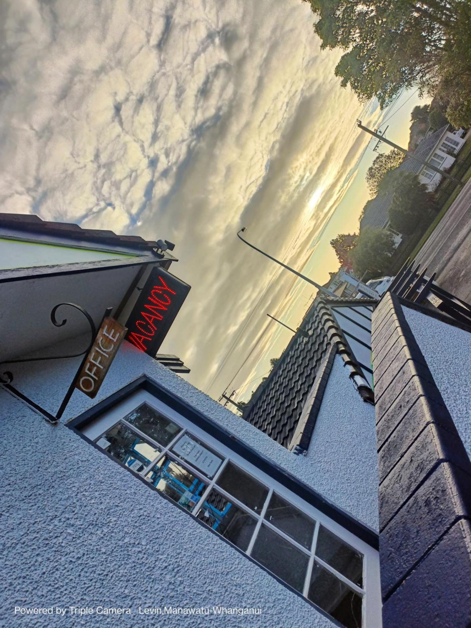 The Cave Motel 莱文 外观 照片