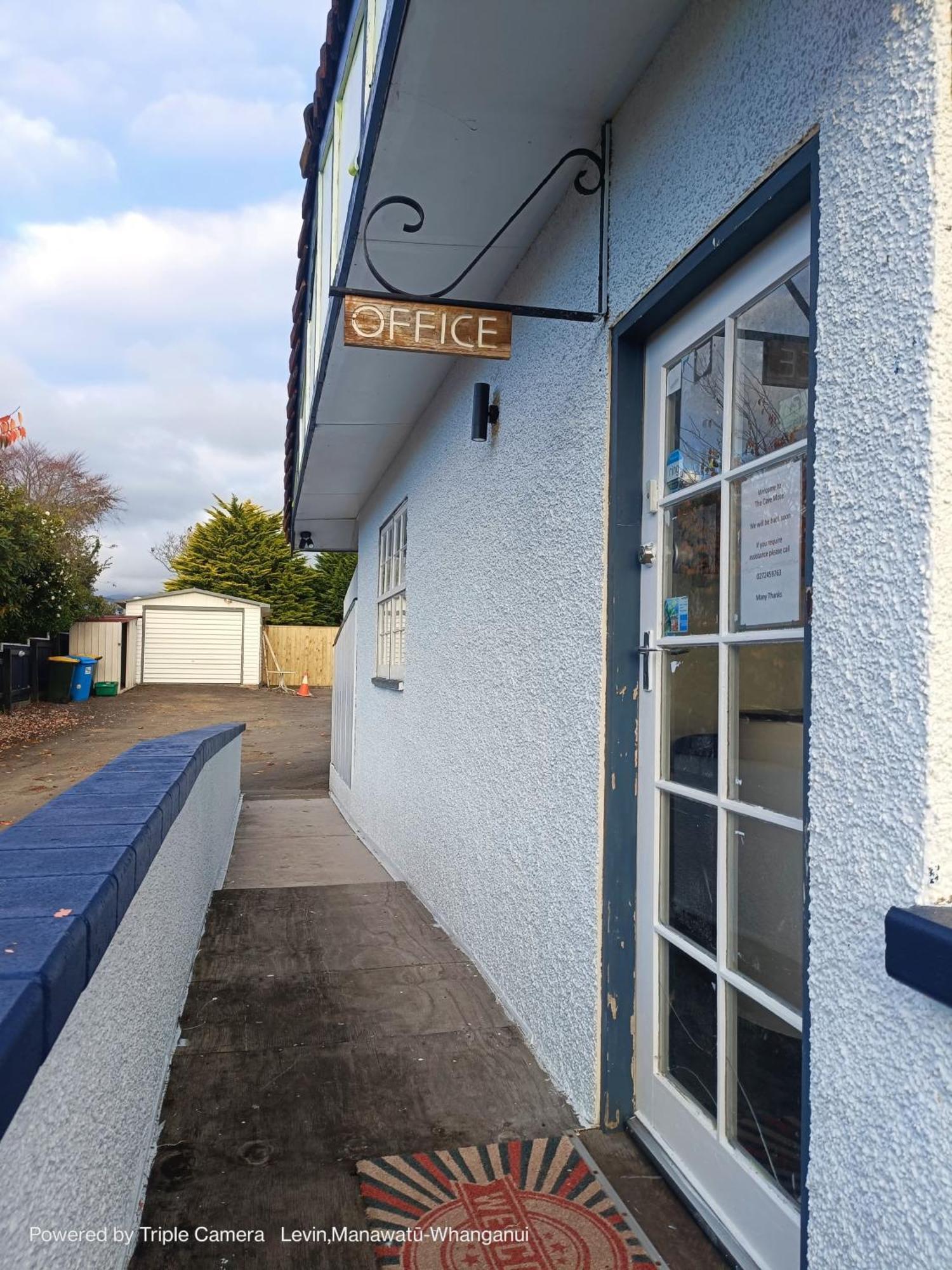 The Cave Motel 莱文 外观 照片